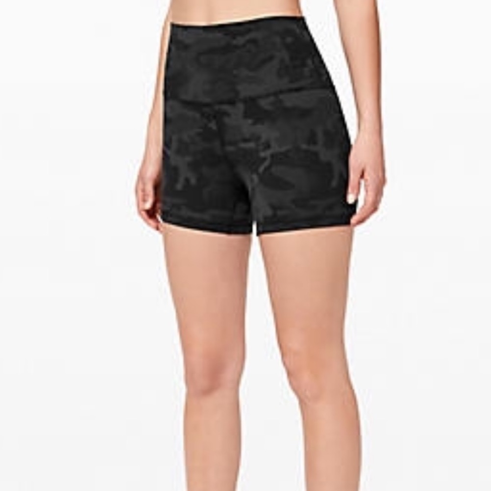 CAMO LULULEMON BIKE SHORTS